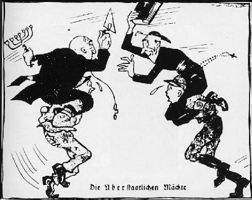 Alte Karikatur „Die überstaatlichen Mächte“. Auf den Schultern zweier junger Männer, möglicherweise in Militärkleidung, sitzen links ein jüdisch gemeinter Freimaurer mit Menora und Kelle und rechts ein katholischer Priester mit der Bibel in der Hand, Priester und Freimaurer wollen sich gegenseitig prügeln.