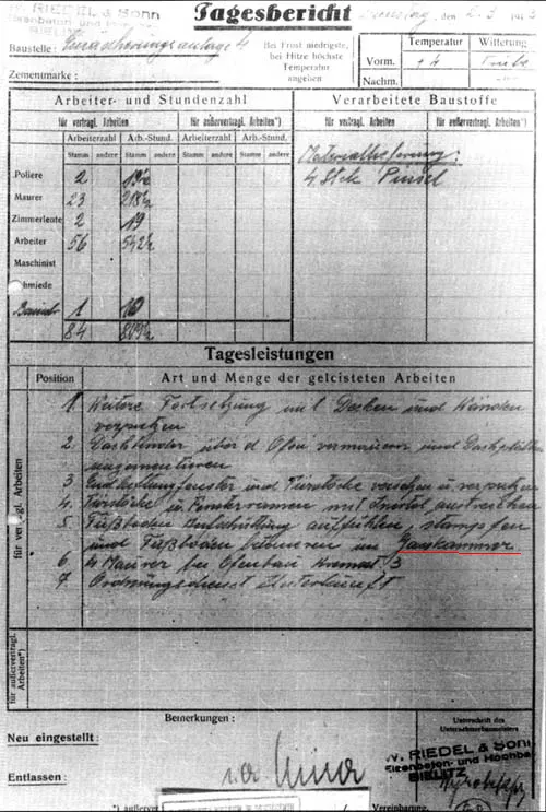 Unter der Überschrift „Tagesbericht“ hat ein Handwerker in mehreren Spalten Stundenzahl und Materialverbrauch aufgelistet. Rechts unten Unterschrift und Firmenstempel.
